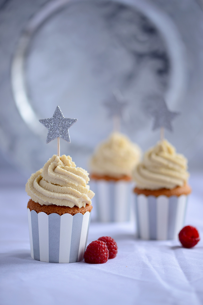 Weiße Schokoladen-Cupcakes mit Himbeermarmelade &amp; Champagner » wienersüss
