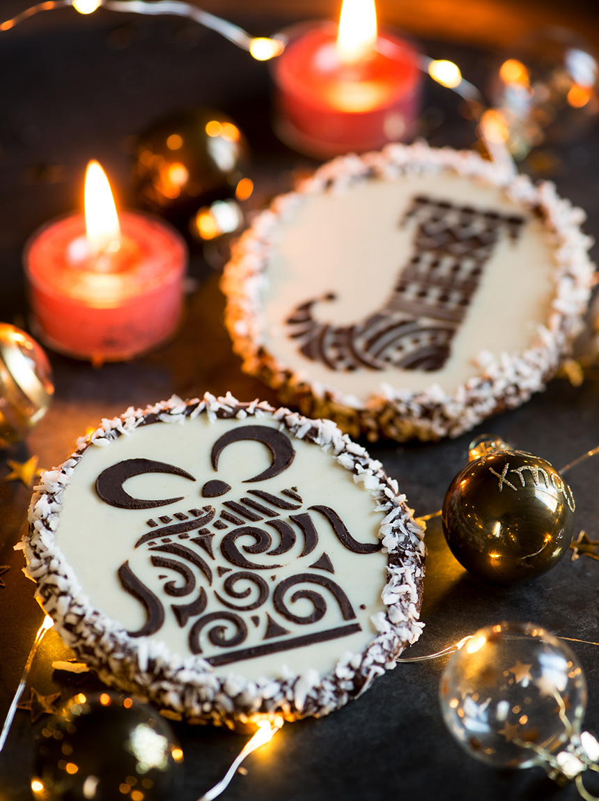 Diese liebevoll verzierten Kekse sind das ideale Weihnachtsgeschenk zum Selbermachen. Darüber freuen sich Freunde, Arbeitskollegen oder die Familie geleichermaßen!